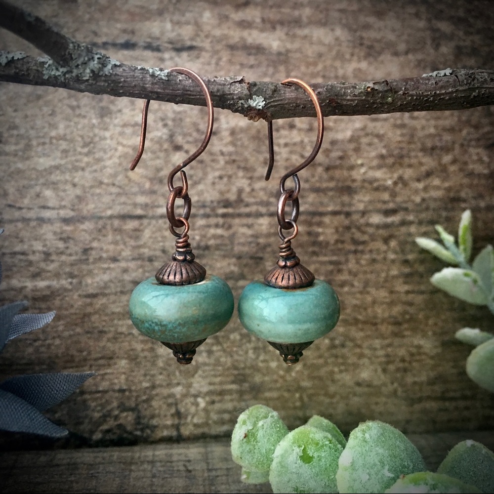 Green copper ceramic bead dangle drop earrings - Picture 2 of 5